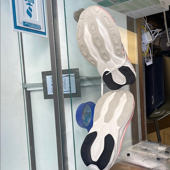 New Balance Cream and Pink Athletic Shoes - Picture 4 of 5